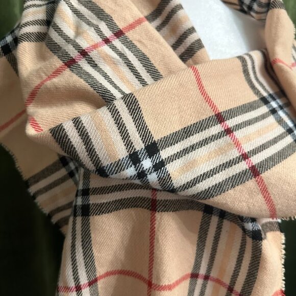 New Beige Plaid Scarf With Fringe Unisex Size: 70 inch - Picture 3 of 4